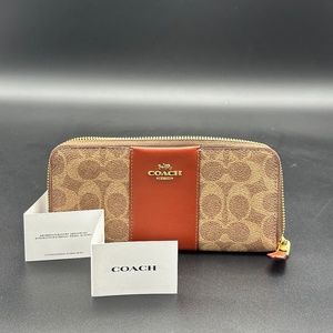 Coach - NWOT - Leather Wallet - Brown -